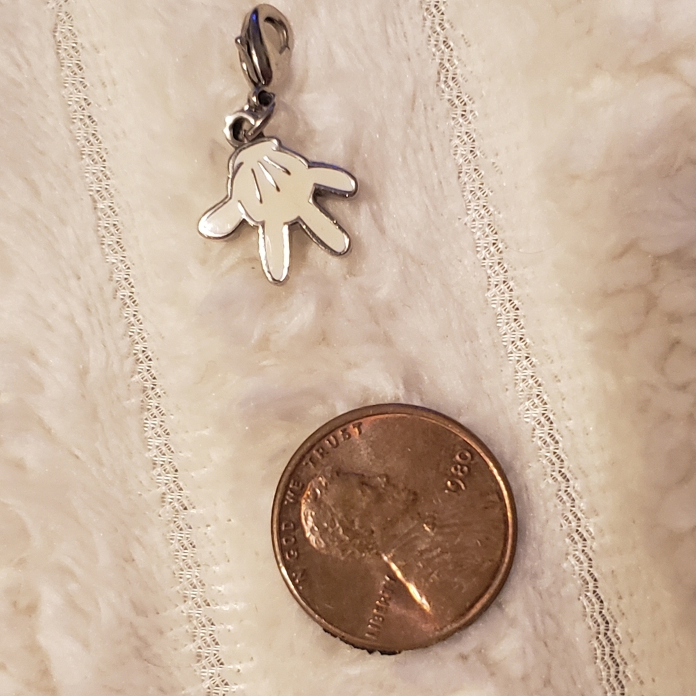 2/$39 Disney Genuine Mickey Mouse Iconic White glove charm Deadstock - Picture 4 of 6